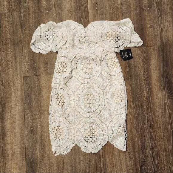 *NWT* Lulu's Bellissimo White Lace Off-the-Shoulder Bodycon Dress - Picture 3 of 9